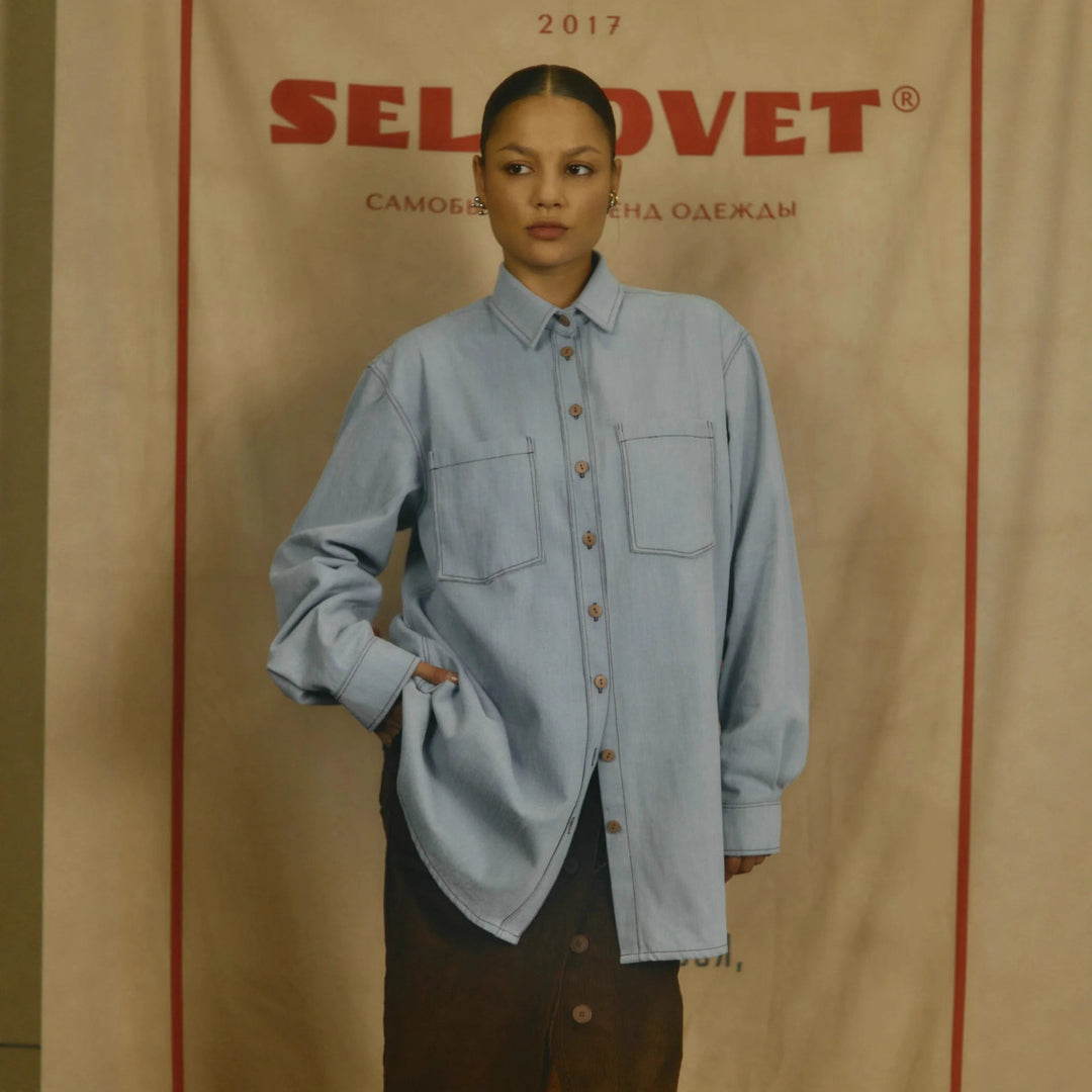 Kvinders afslappede denim skjortejakke med oversized pasform og praktiske brystlommer Stilla