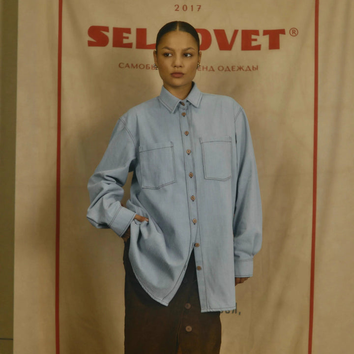 Kvinders afslappede denim skjortejakke med oversized pasform og praktiske brystlommer Stilla
