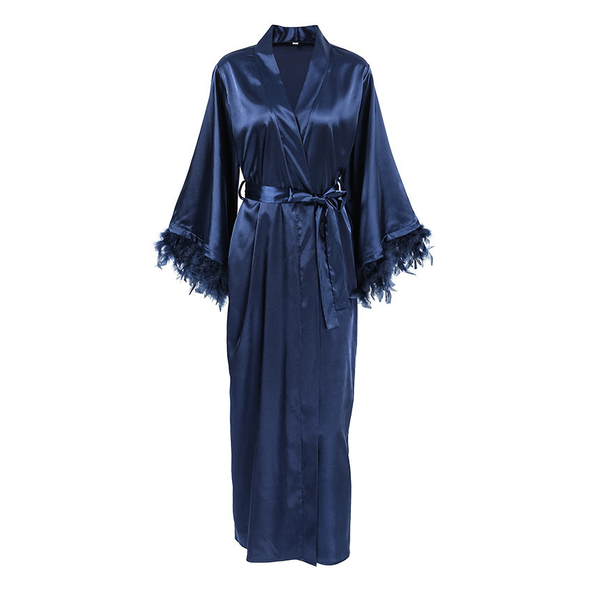 Dame Satin-nattøj med elegante fjeraccentuer Stilla