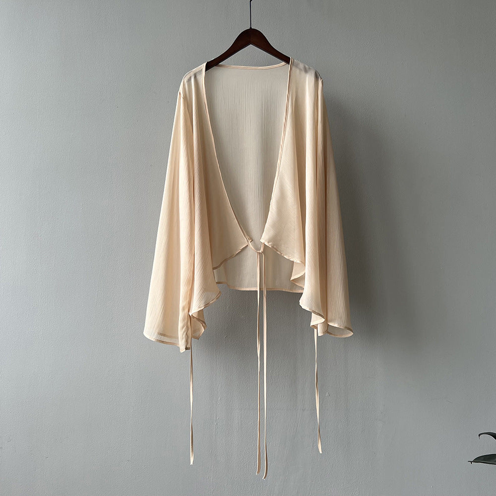 Dame let kimono-jakke med elegante bindebånd og luksuriøst stof Stilla