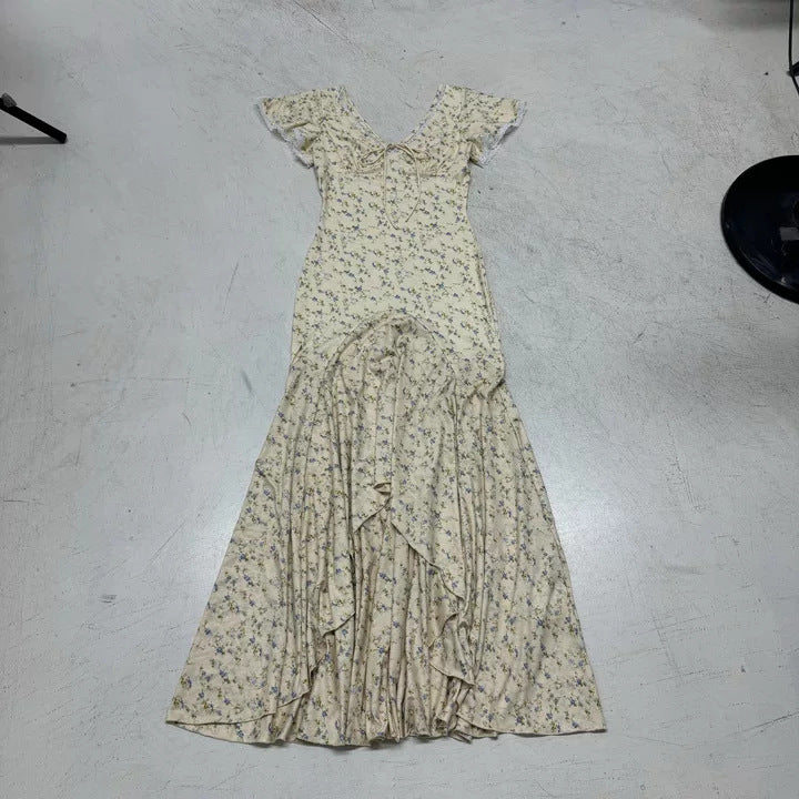 Dame maxikjole med vidunderligt blomsterprint og elegant ruffle-detalje Skovae