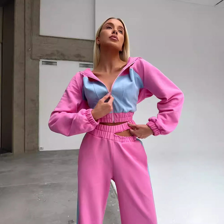 Kvinders sporty loungewear sæt lavet af blødt materiale med kængurulomme Skovae
