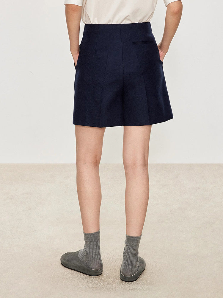Dame elegante shorts med klassisk snit og elegante strygede folder Stilla