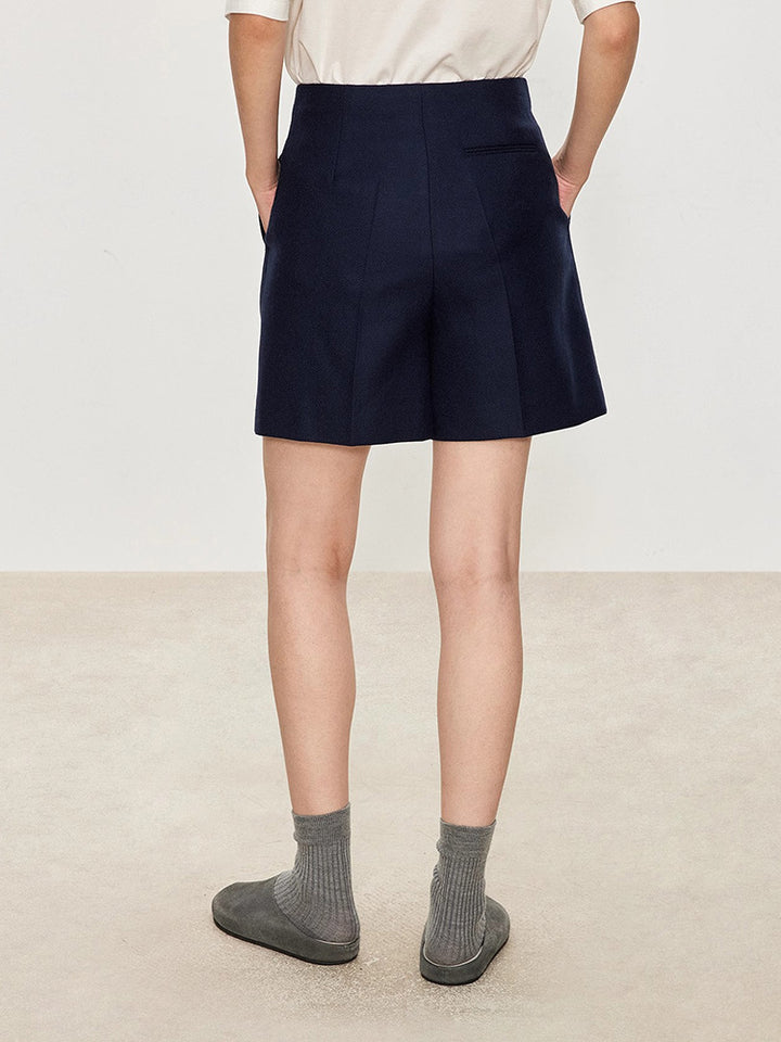 Dame elegante shorts med klassisk snit og elegante strygede folder Stilla