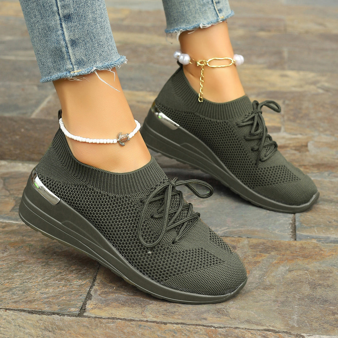 Dame Elegante og sporty Sneakers med åndbart strikmateriale og komfortabel plateau Stilla
