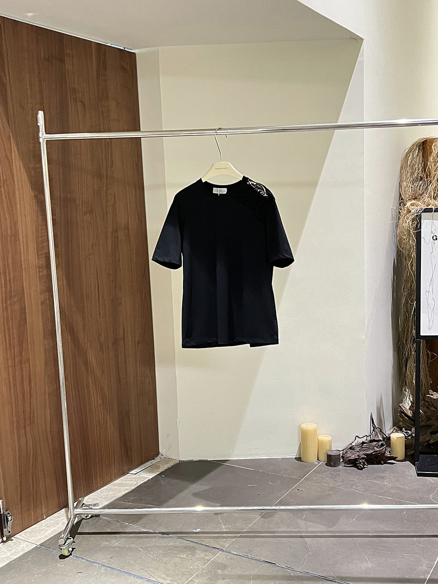Dame moderigtig T-shirt med fin broderi Stilla