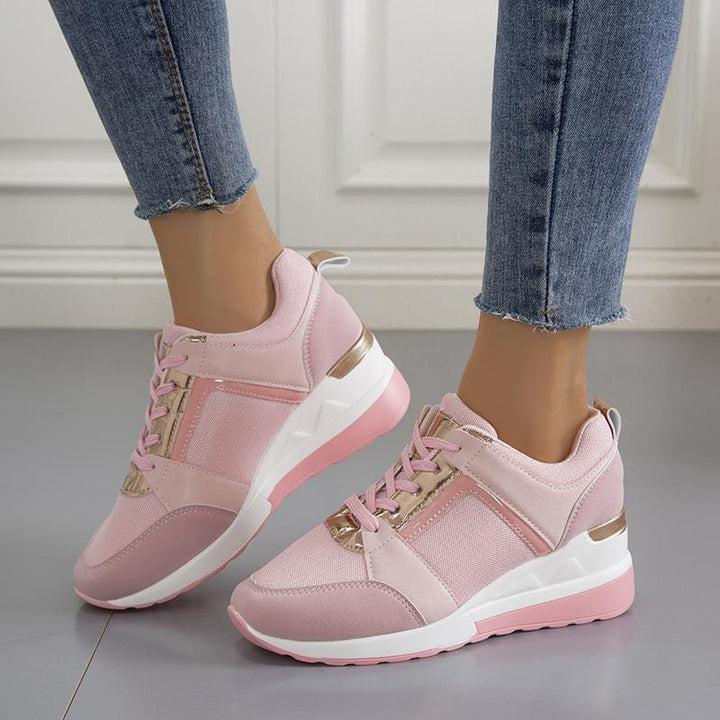 Femme Plateau-Sneaker med åndbar overfladestruktur og moderigtigt design Stilla