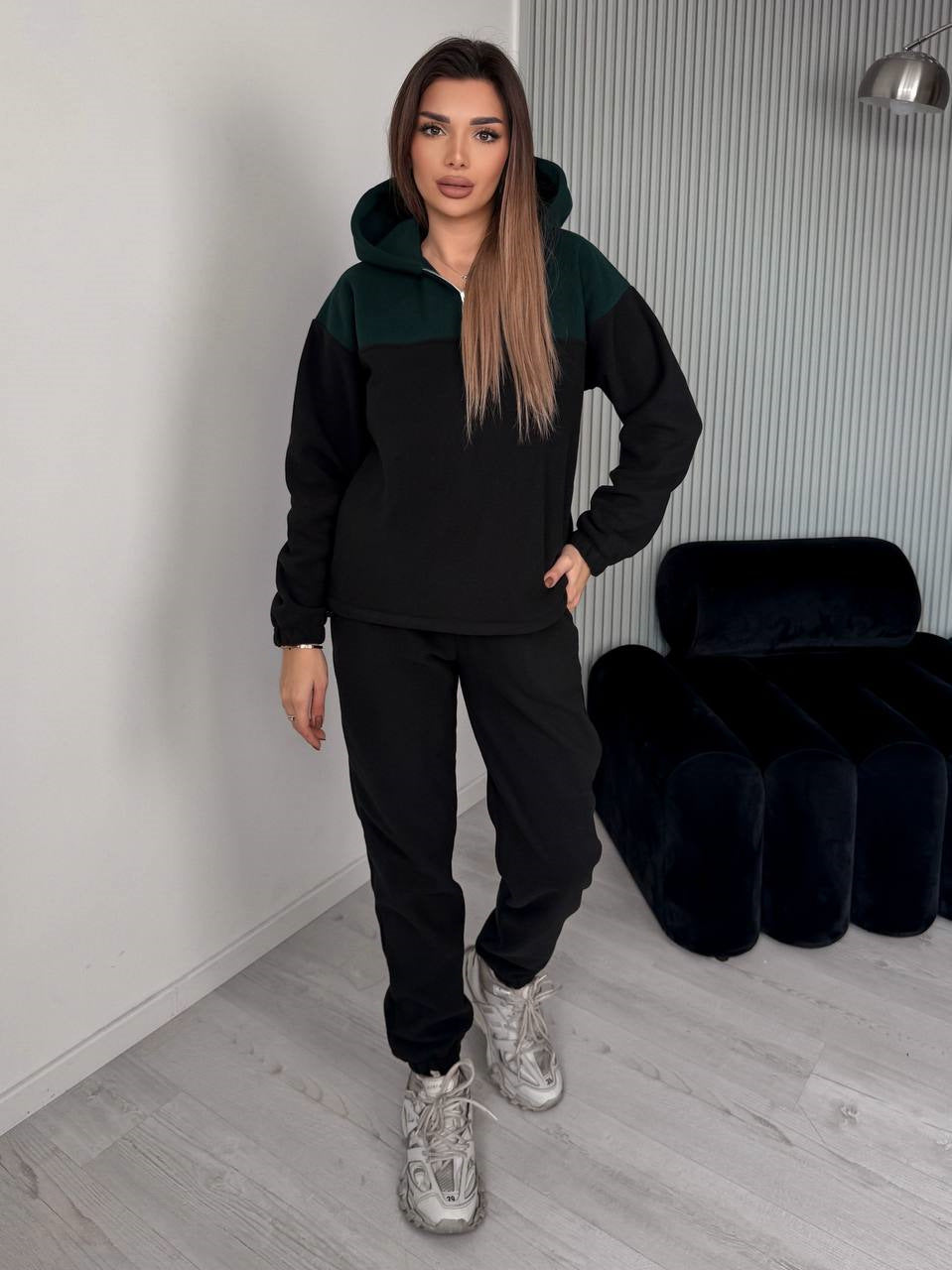 Kvinders afslappede fleece sports outfit med hætte og moderne pasform Skovae