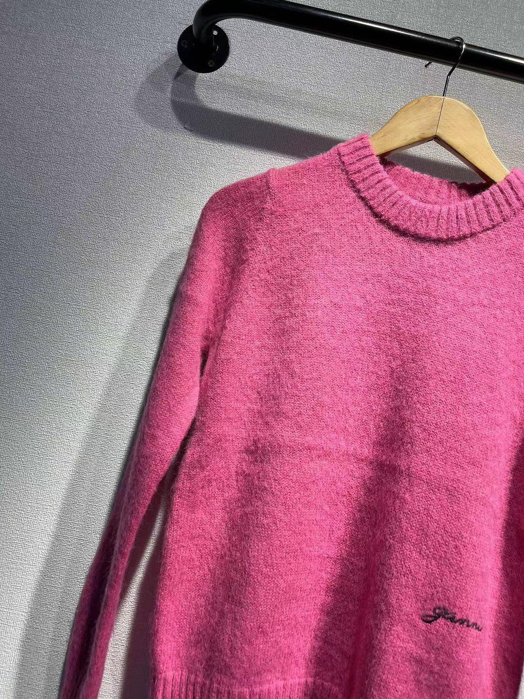 Damer hyggelig sweater lavet af mohair-blanding med brede ribkanter Stilla