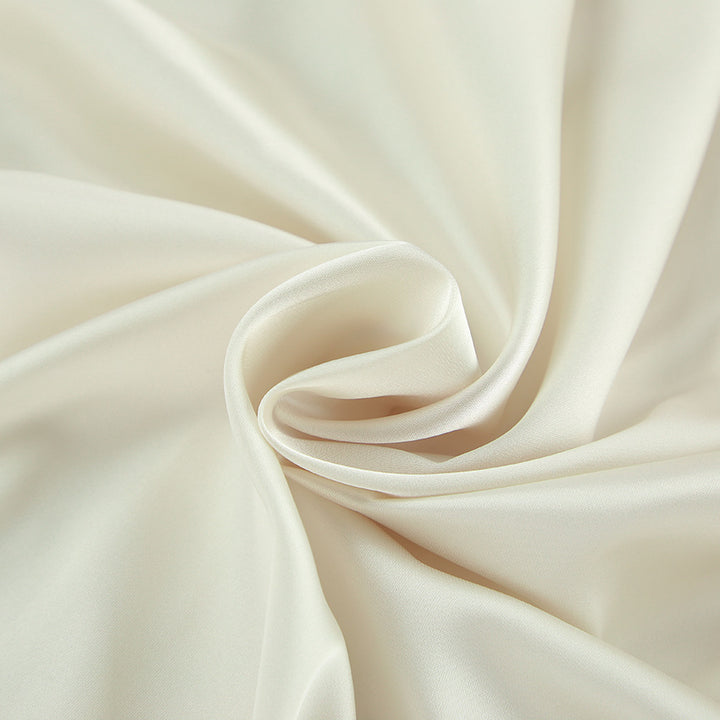 Damebluse med voluminøse ærmer og elegante bindebånd Stilla