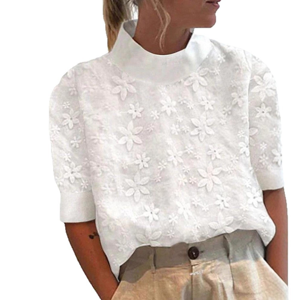 Dame nan broderet kortærmet bluse med ståkrave og tredimensionel blomsterapplikation Skovae