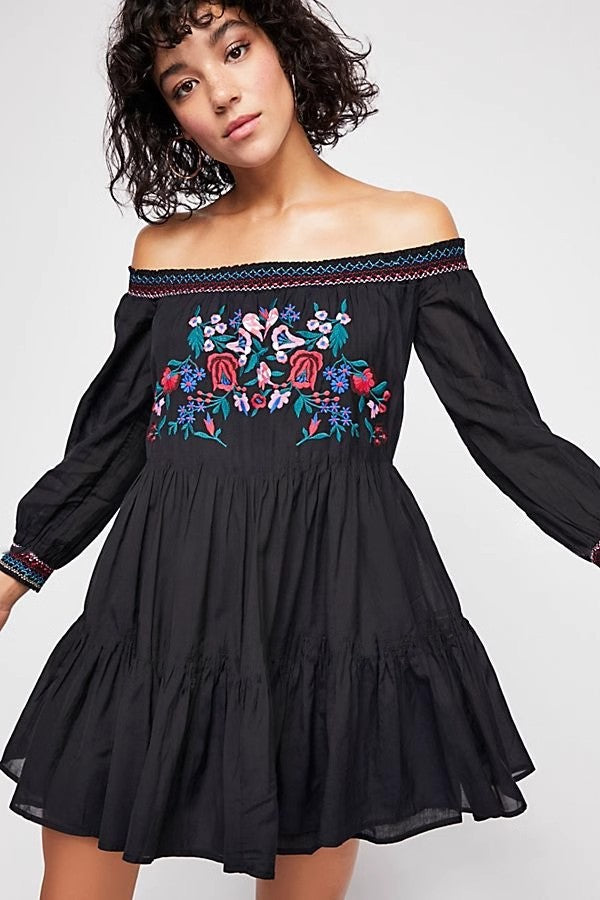 Damer Off-Shoulder Kjole med blomsterbroderi og elastiske ærmer Stilla