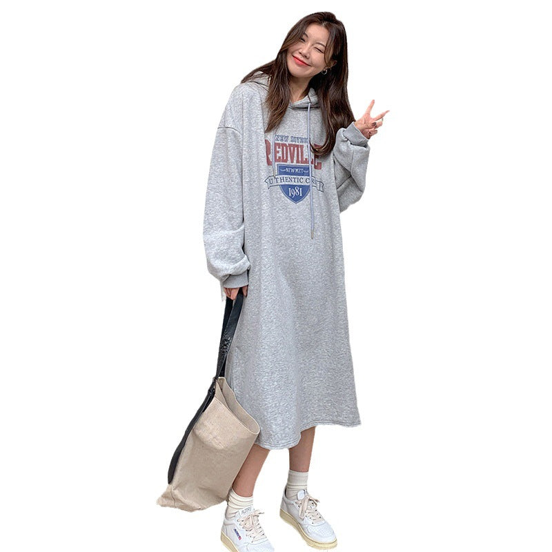 Kvindernes hoodie kjole med afslappet snit og stilfuldt grafisk print Skovae