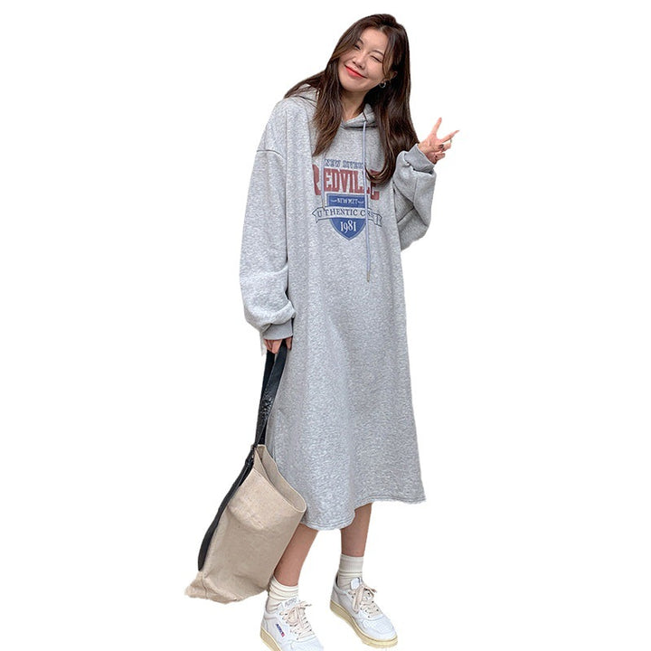Kvindernes hoodie kjole med afslappet snit og stilfuldt grafisk print Skovae