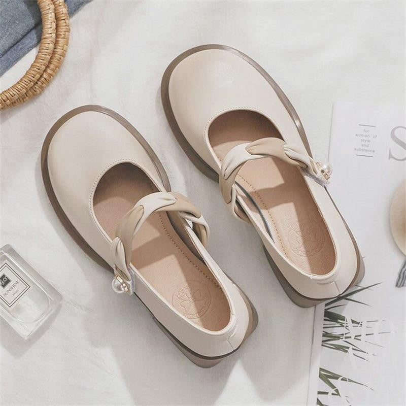 Dame elegante Mary Jane Pumps med modig rem og smart perle-detail Stilla