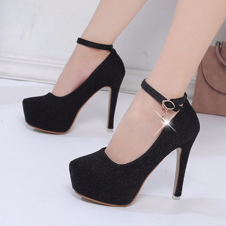 Dame pumps med elegant ankelrem fra Stilla