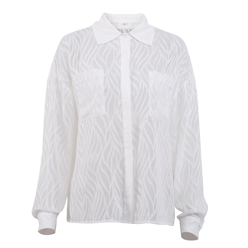 Damebluse med transparent flæsedesign og to praktiske lommer Stilla