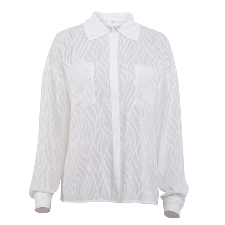 Damebluse med transparent flæsedesign og to praktiske lommer Stilla
