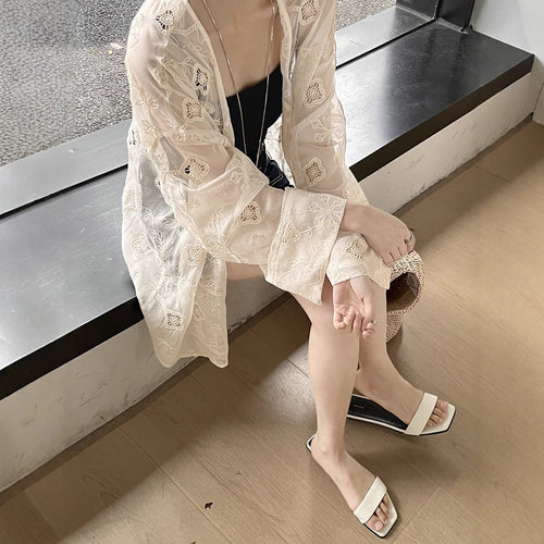Dame luftig bluse med sart blonde og elegant struktur Stilla