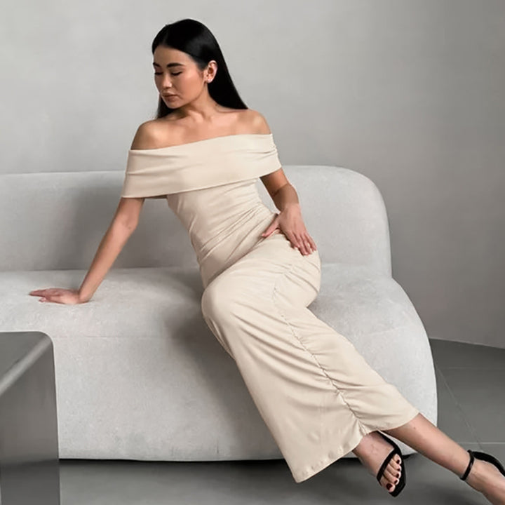 Dame Off-Shoulder Maxikjole med rynket design og tætsiddende silhuet Stilla