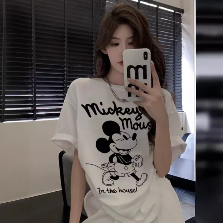 Dame T-shirt med kreativ Mickey Mouse grafisk tryk og afslappet pasform Stilla
