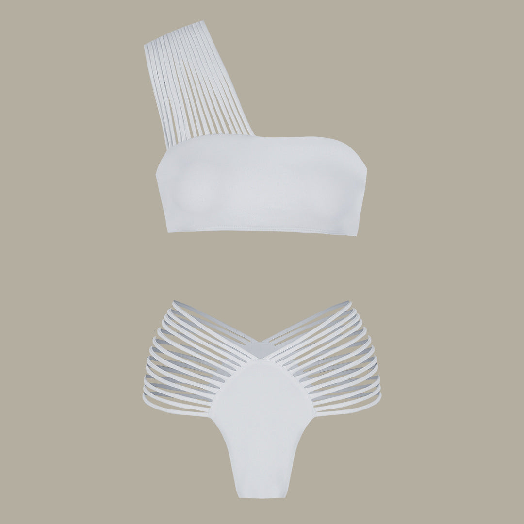 Dame fashionabel bikini-sæt med unikke stropdetaljer Stilla