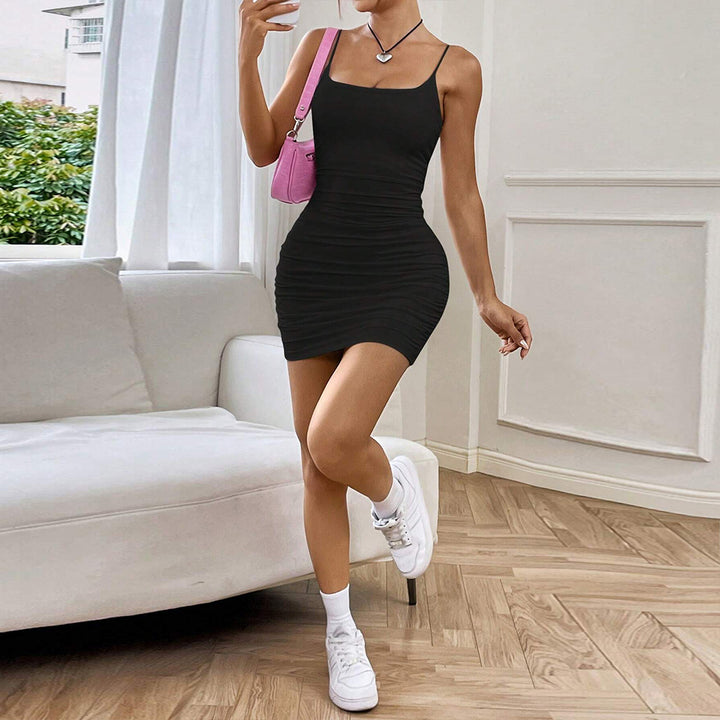 Kvindernes mini kjole med individuelt samlede design og sporty chic Stilla