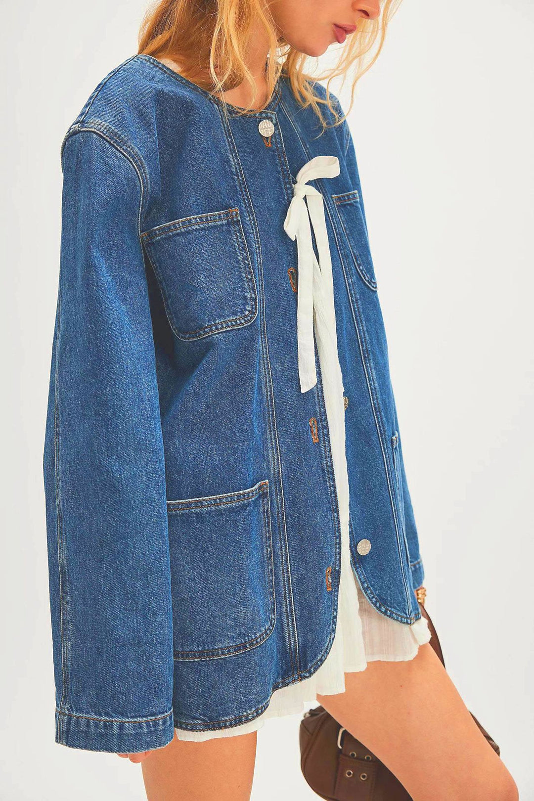 Dame Denim Overshirt med innovativt design og praktiske lommer Stilla