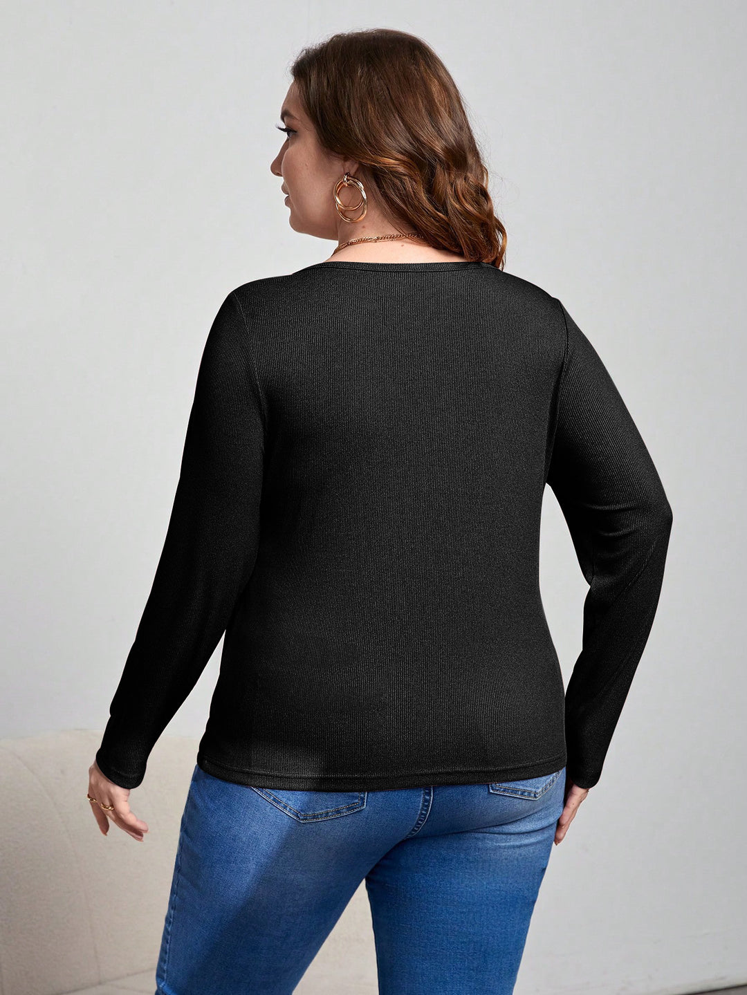 Dame stilfuld langærmet skjorte med elegant knudedesign og moderigtigt cut-out Stilla