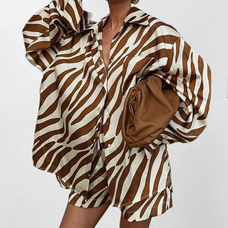 Kvinders oversized skjorte med zebrastriber og korte ærmer Stilla