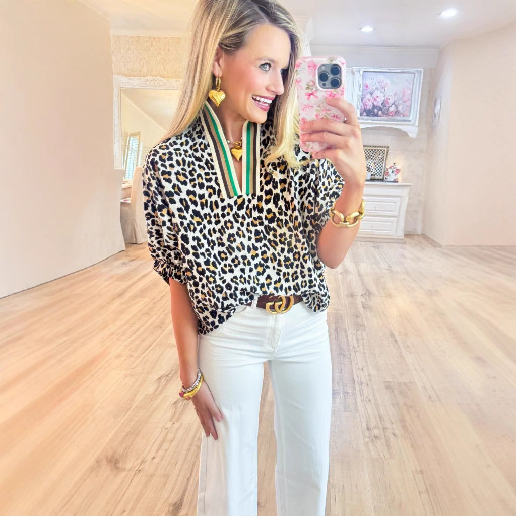 Dame moderigtigt T-shirt med leopardmønster og sporty krave Stilla