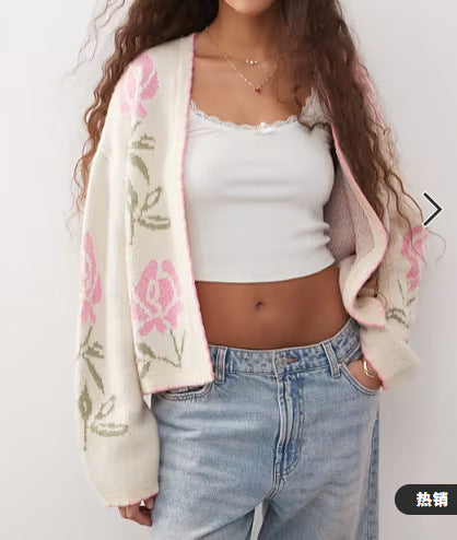 Kvinders cardigan med blomsterdesign og elegante detaljer Stilla