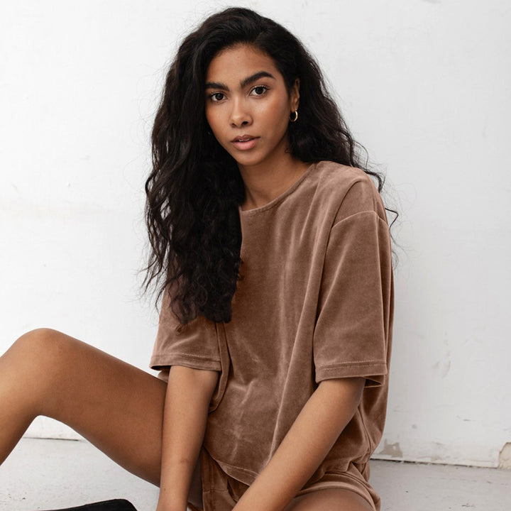 Dame komfortabelt krammesweat-set med oversized top og shorts Stilla
