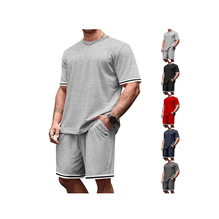 Herren nan sporty lounge set lavet af høj kvalitet bomuldsblanding med tætsiddende kortærmet t-shirt og snore-shorts med kontrasterende manchetter Skovae
