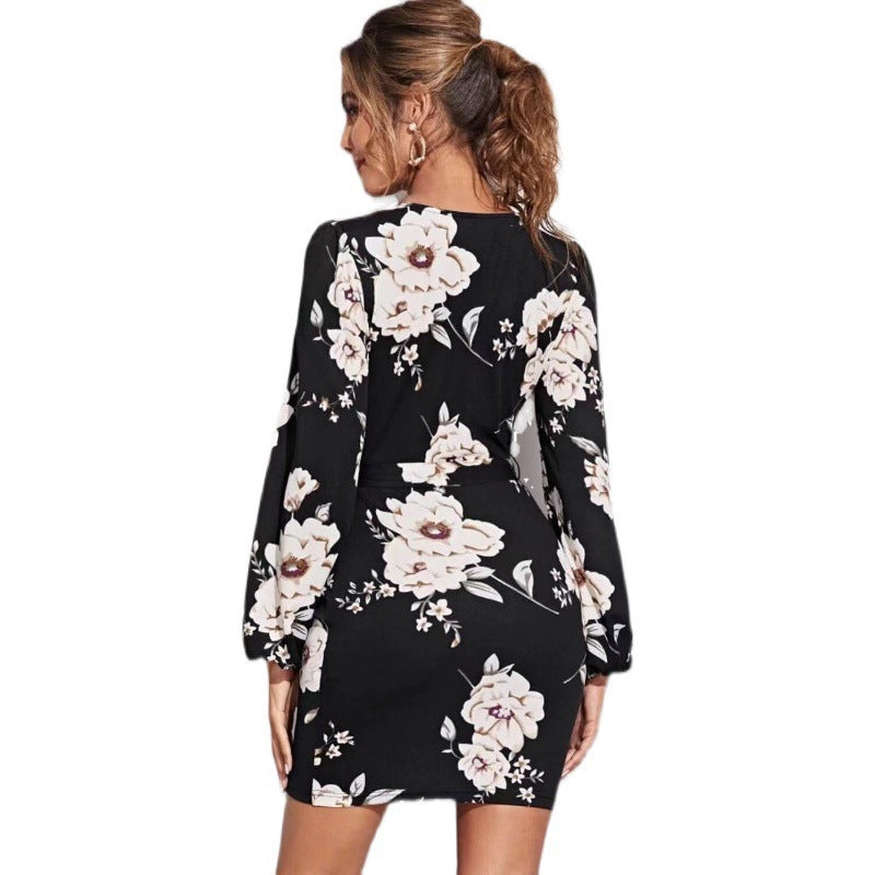 Dame indpakning mini med blomstret design og lange ærmer Stilla