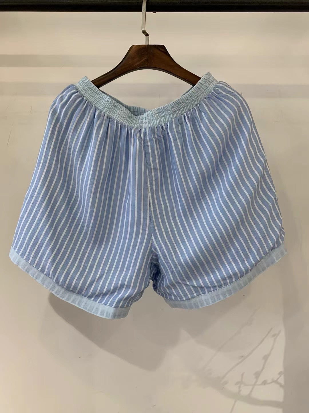 Femme Let Højtaljede Læder Shorts Stilla