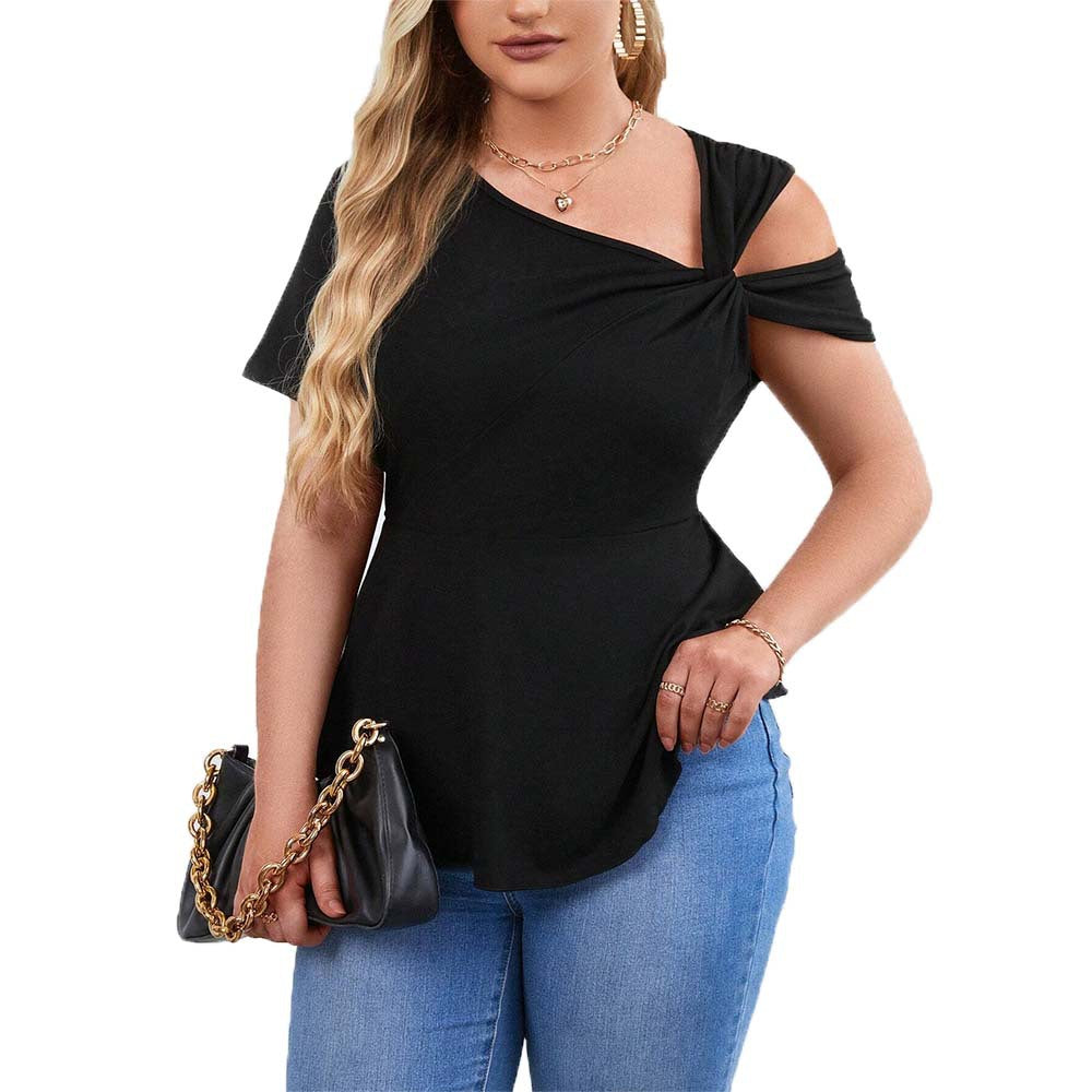 Dame top med asymmetrisk cut-out og raffineret omslagsdesign Skovae