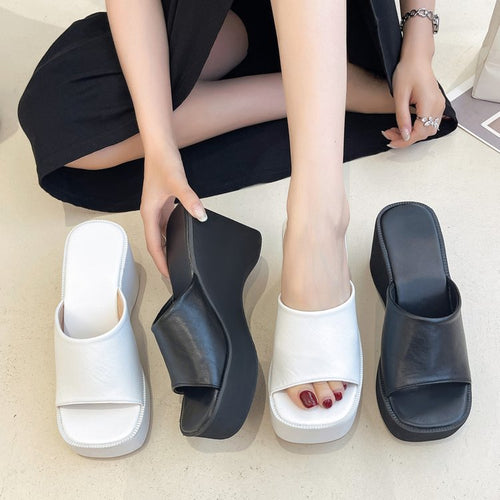 Dame Wedge-sandaler med elegant snit og komfortabel platform Stilla