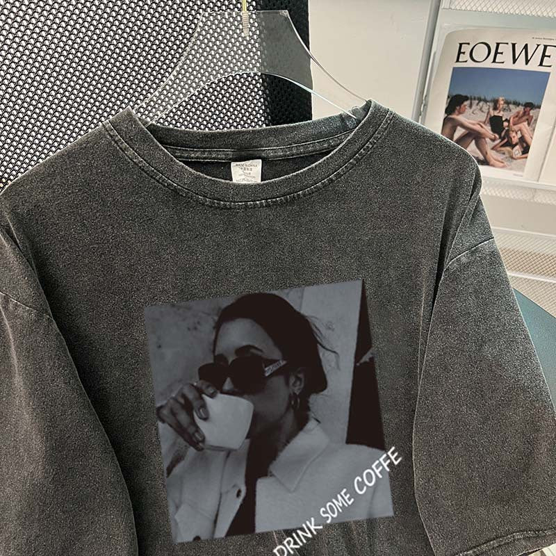 Dame T-shirt med kreativt tryk og afslappet snit Stilla
