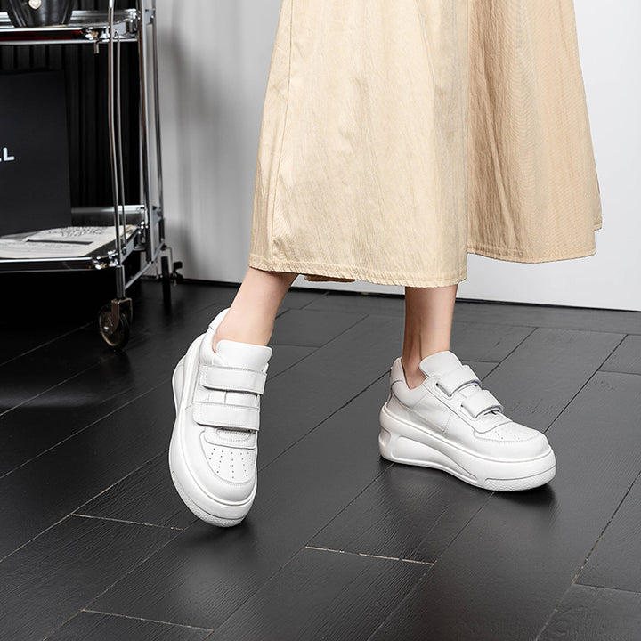 Dame Sneakers med justerbar velcro og struktureret plateau Stilla