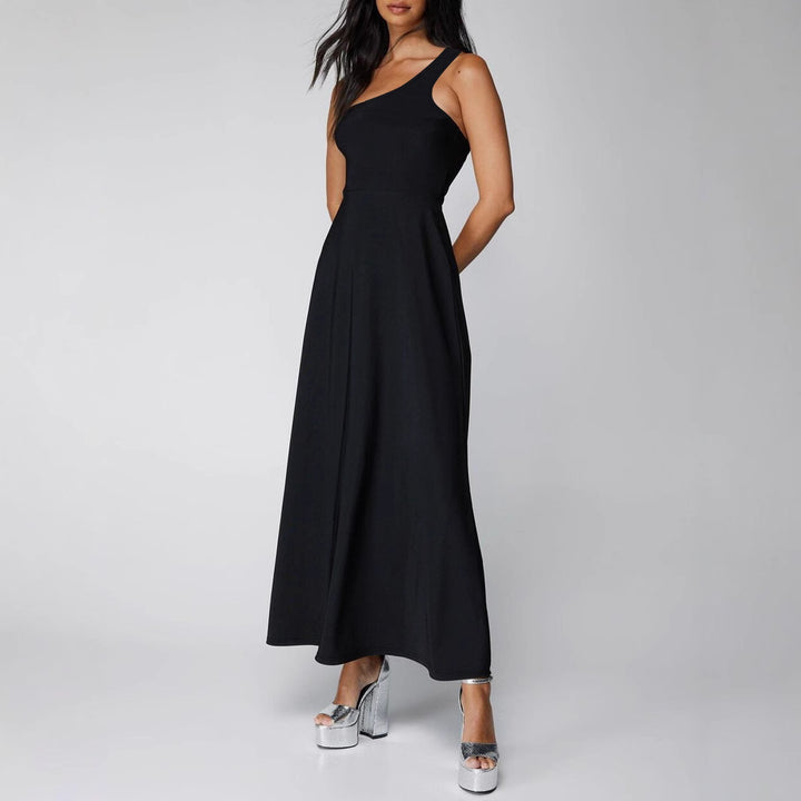 Dame Maxi-kjole med asymmetrisk snit og elegant flare Stilla