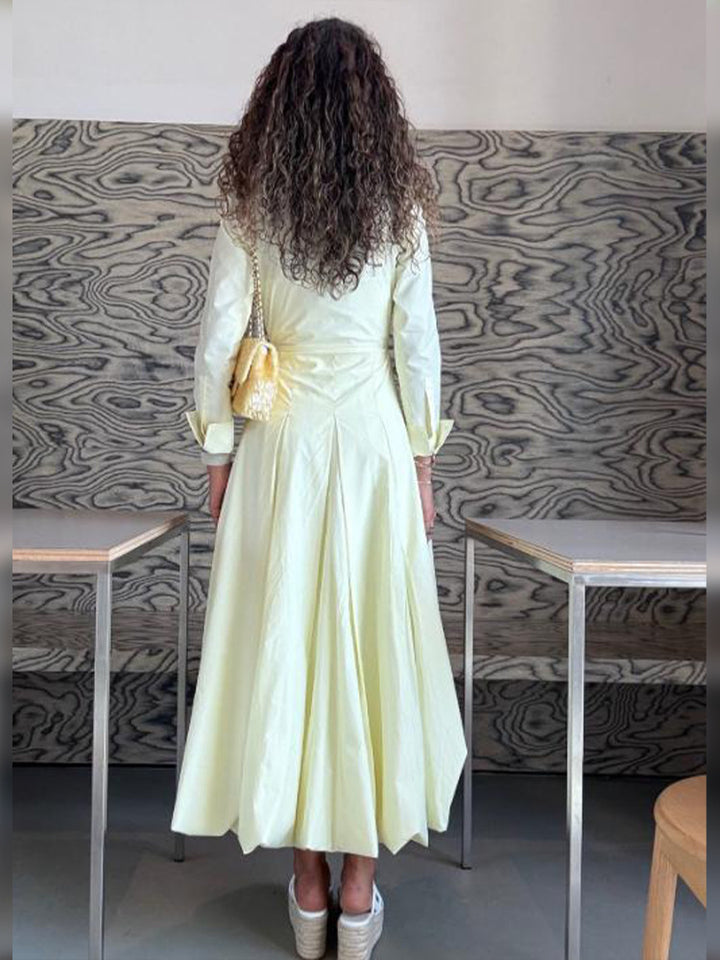 Dame Maxi-kjole med lagdelt design og elegante knapdetaljer Stilla