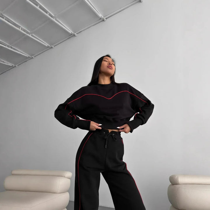 Dame sporty lounge sæt med en løs pasform og sidelister