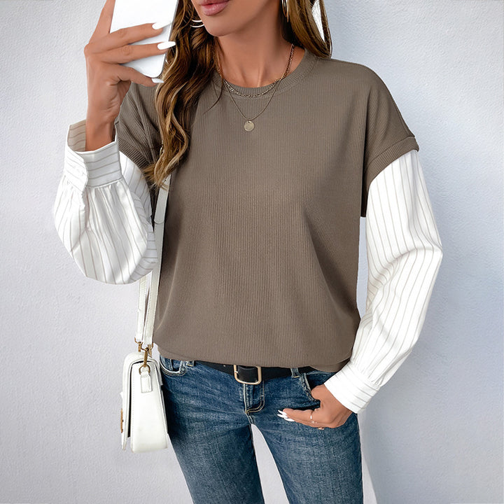 Dames fashionabel top med kreativ lagdelt look og elegante rullede ærmer Stilla