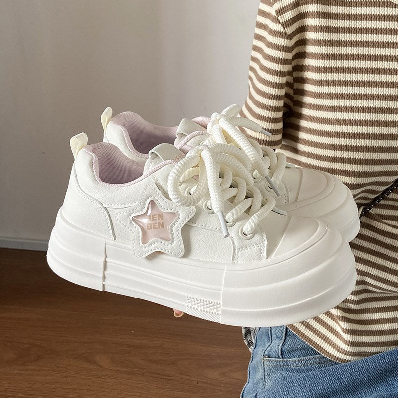 Dame Sneakers med unikt stjernedetalje og trendy plateau sål Stilla