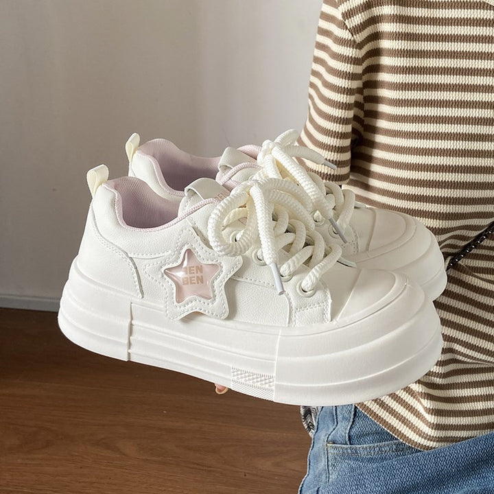 Dame Sneakers med unikt stjernedetalje og trendy plateau sål Stilla