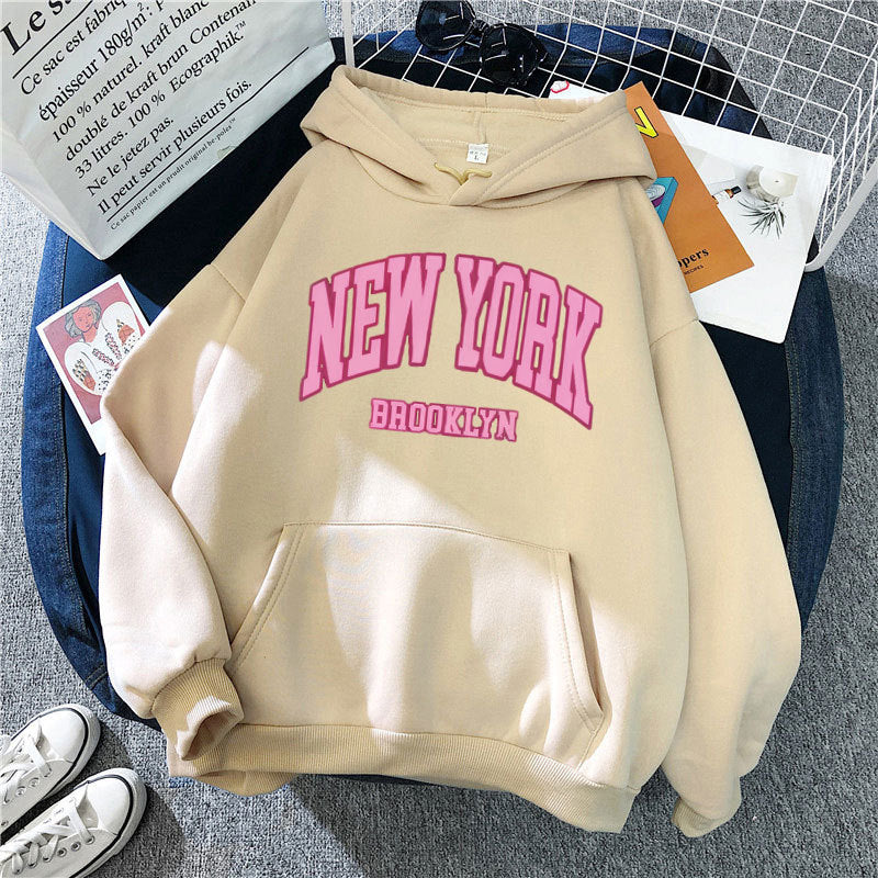 Dame hoodie med trendy New York Brooklyn print Skovae