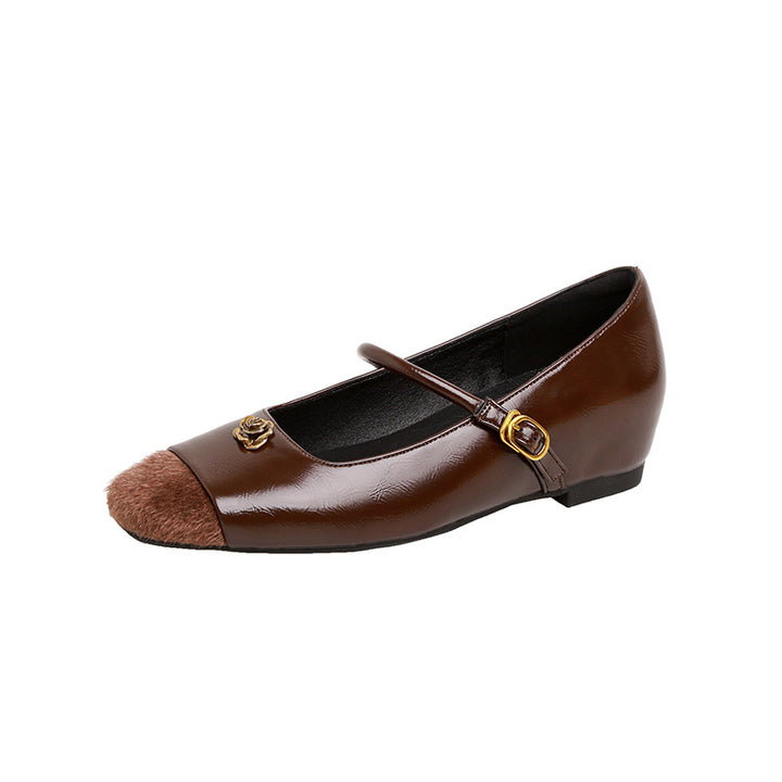 Dame ballerinas med justerbar rem og elegant detalje Stilla