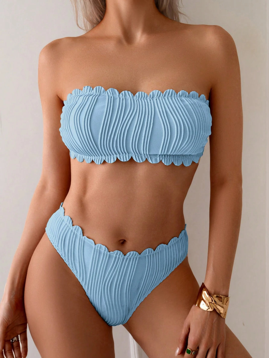 Dame bandeau-bikini med moderne bølgedesign Skovae