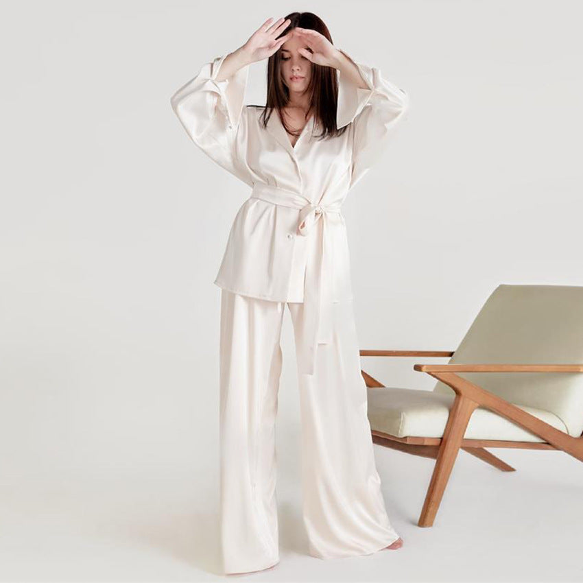 Dame Satin Pyjamas Sæt med smuk Bælte og elegant Knapdetalje Stilla